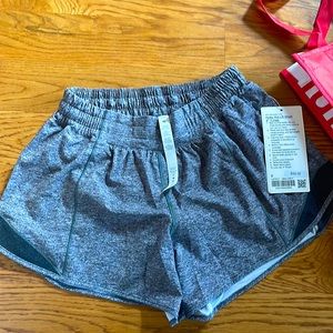 Lululemon Hotty Hot LR Short 4” Lined